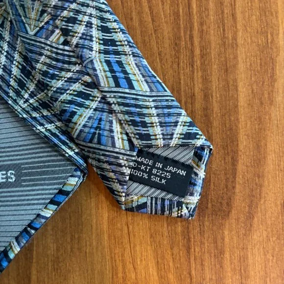 Jhane Barnes Vintage Silk Geometrical pattern tie - Picture 4 of 8